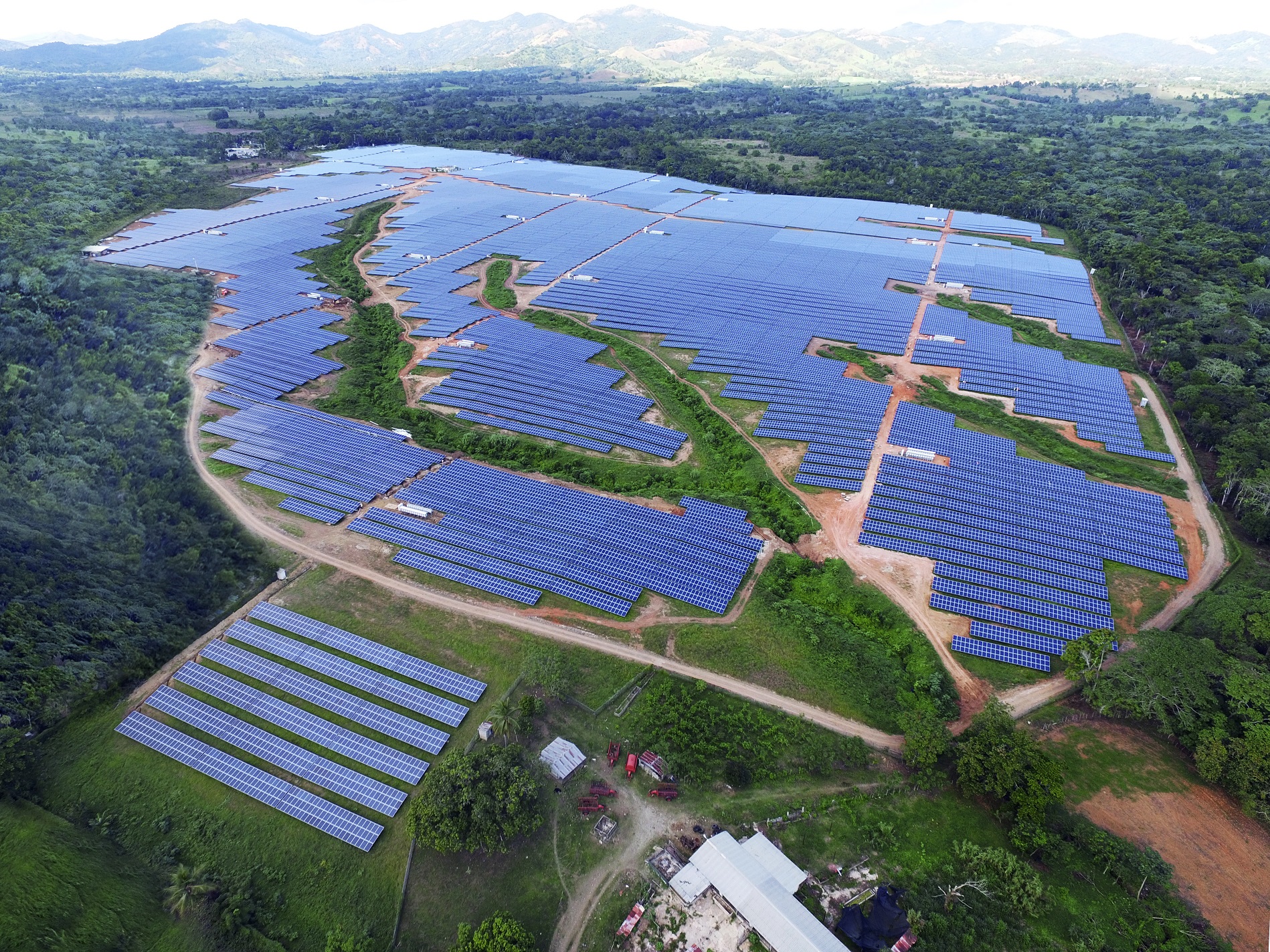 Monte Plata Solar, en RD, gana el Premio al mejor proyecto a gran