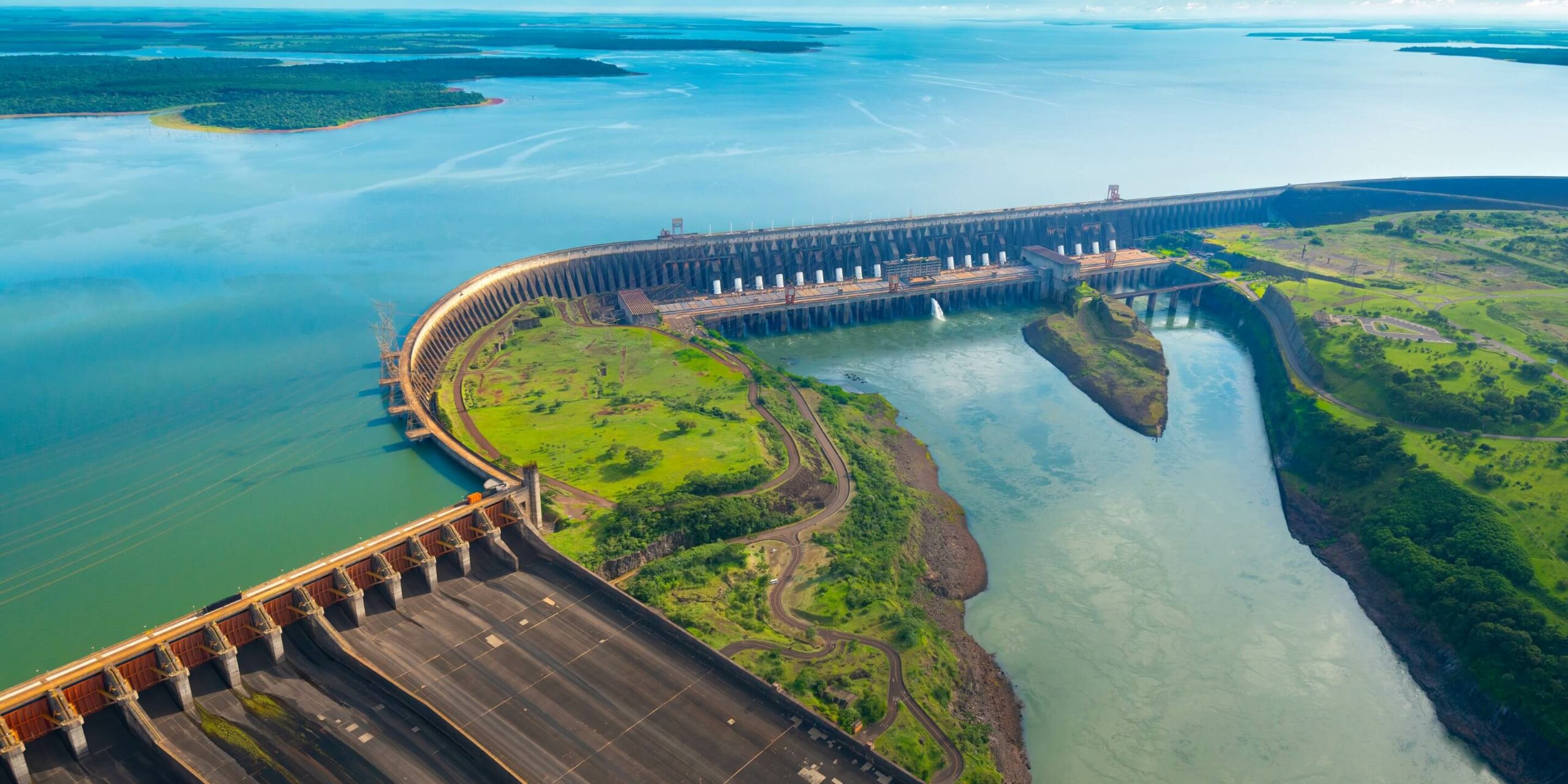 La represa paraguayo-brasileña de Itaipú quiere tener en su embalse paneles  solares flotantes – pv magazine Latin America